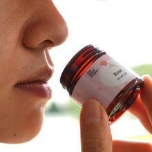 Load image into Gallery viewer, The Smell Project—smell training kit—Essentials—woman smell training